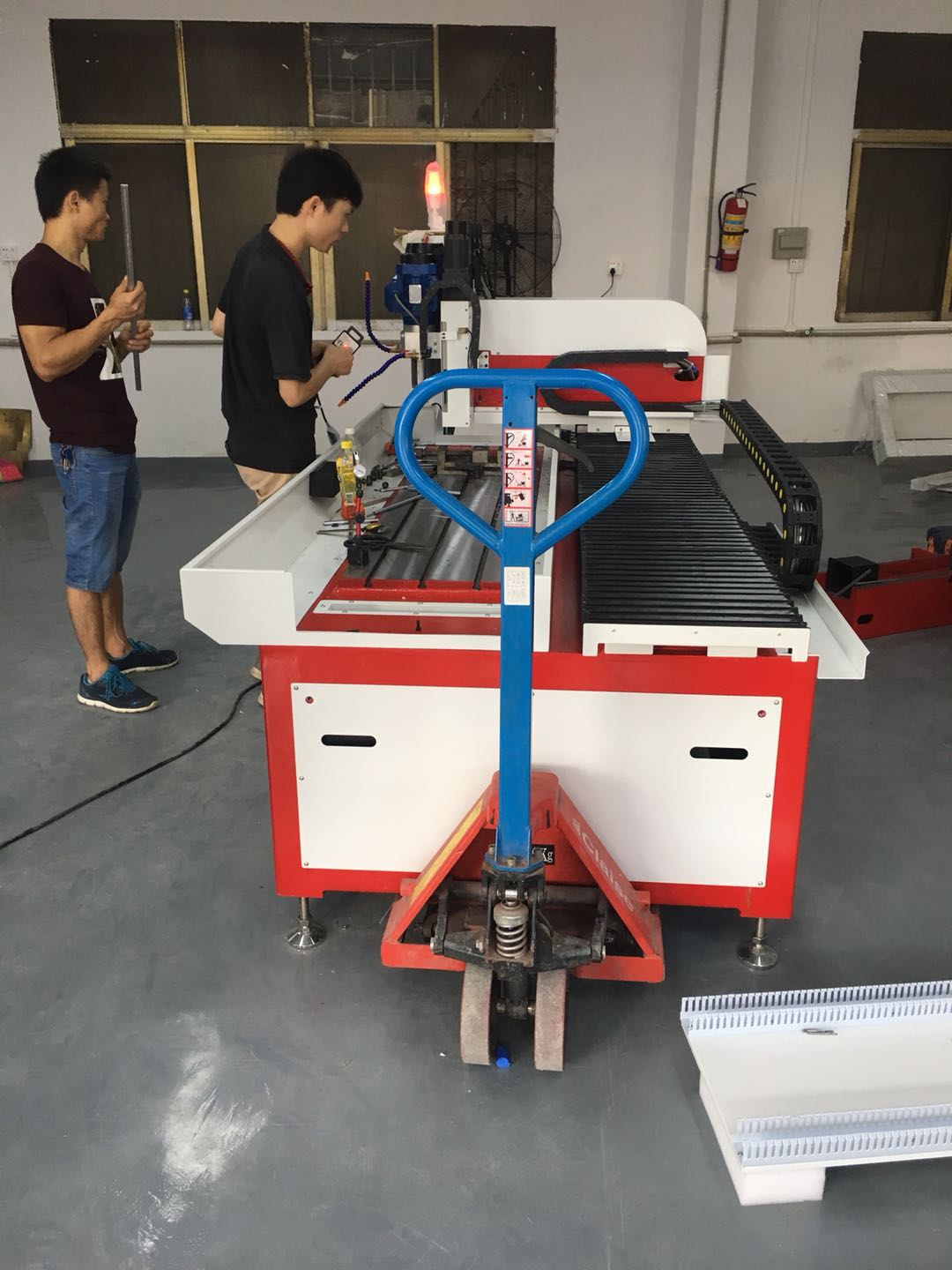 數控自動鉆孔機出貨山東！